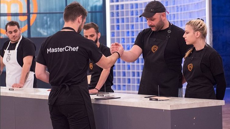 MasterChef: Ο παίκτης που σόκαρε τους κριτές, τα σχόλια για τους συμπαίκτες &amp; η αποχώρηση