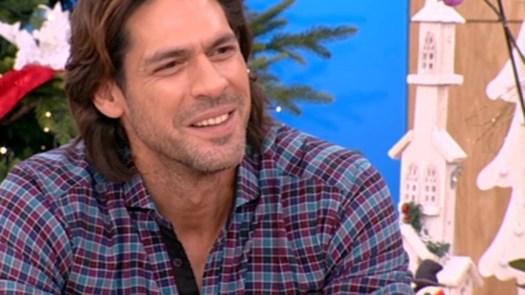 Γιάννης Σπαλιάρας
: Το απίστευτο περιστατικό με θαυμάστρια: Του έκανε «ντου» στο κρεβάτι του!