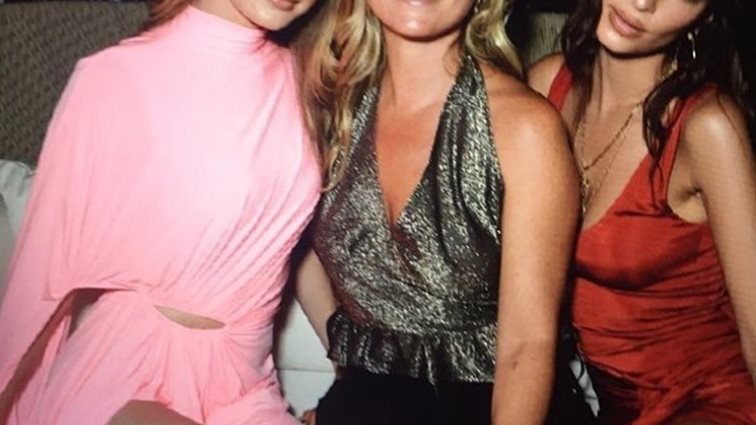 Gigi Hadid, Kate Moss &amp; Emily Ratajkowski: Δες τα looks τους στο μεγάλο πάρτι στο Nammos Village στη Μύκονο
