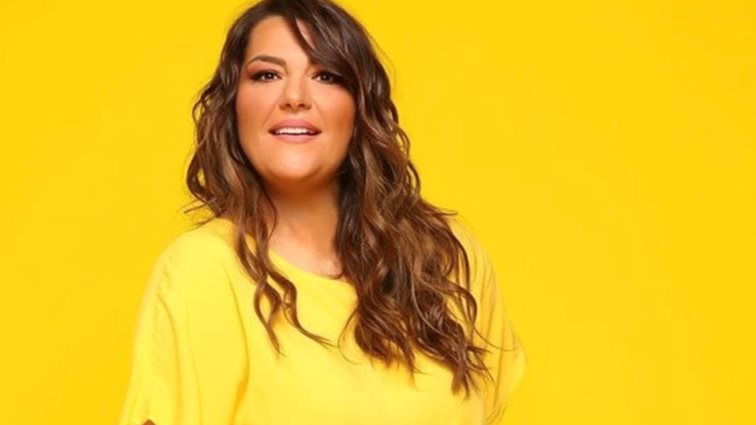 H Κατερίνα Ζαρίφη ποζάρει πιο αδύνατη από ποτέ με στενό outfit