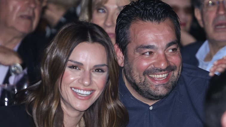 Ελένη Τσολάκη &amp; Παύλος Πετρουλάκης: Πιο ερωτευμένοι από ποτέ: Χαλαρές στιγμές και χαμόγελα σε νυχτερινή τους έξοδο