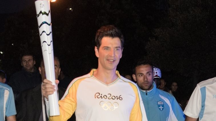 Σάκης Ρουβάς: Σε ρόλο λαμπαδηδρόμου: Φωτογραφίες και Video