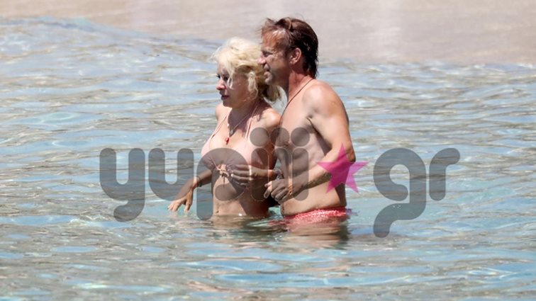 Ελένη Μενεγάκη - Μάκης Παντζόπουλος: Οι βουτιές στην Μύκονο! Όλες οι φωτογραφίες