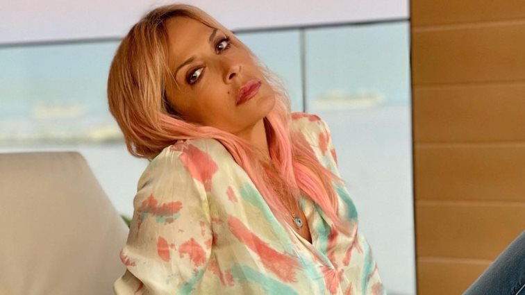 Σούπερ γιαγιά | Η Άννα Βίσση ποζάρει με τα εγγόνια της και &quot;ρίχνει&quot; το Instagram