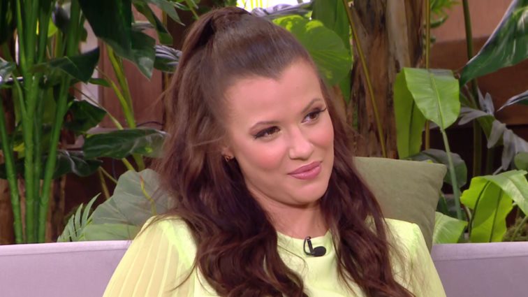 Η Λάουρα Νάργες αποκάλυψε για ποιο τηλεοπτικό project συζητούσε πριν μάθει ότι είναι έγκυος