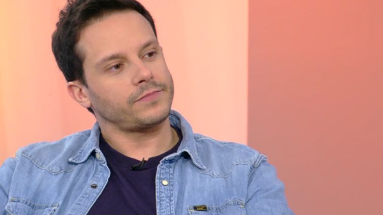 Δημήτρης Μακαλιάς
: Στον Νίκο Μουτσινά: «Εξαιτίας σου δεν έχω δουλειά!»