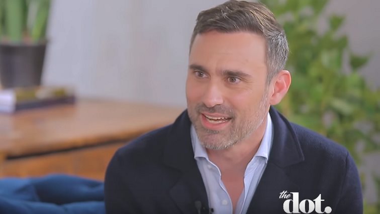 Γιώργος Καπουτζίδης

: Η νέα αποκαλυπτική συνέντευξη! Οι κόντρες με τα πάνελ &amp; ο λόγος που δεν έγραψε σειρά μετά την «Εθνική Ελλάδος»