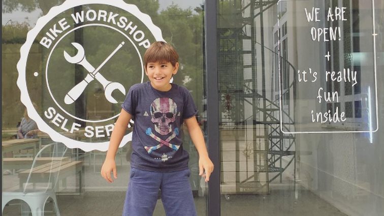 Back To School: Η Μάρω Παρασκευούδη Eπιστρέφει Στα Θρανία: Η καντίνα του Coffee Bike στο Κεφαλάρι είναι η πιο cool άφιξη της σεζόν!