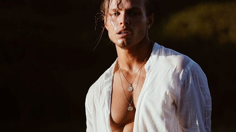 Μουράτ Σεϊλάν: 10 εντυπωσιακές φωτογραφίες που θα σε κάνουν να δεις αλλιώς τον Τούρκο συμπαρουσιαστή του Survivor