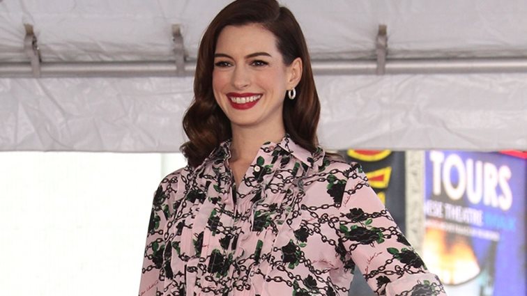 Anne Hathaway: Απέκτησε το δικό της αστέρι στη Λεωφόρο της Δόξας
