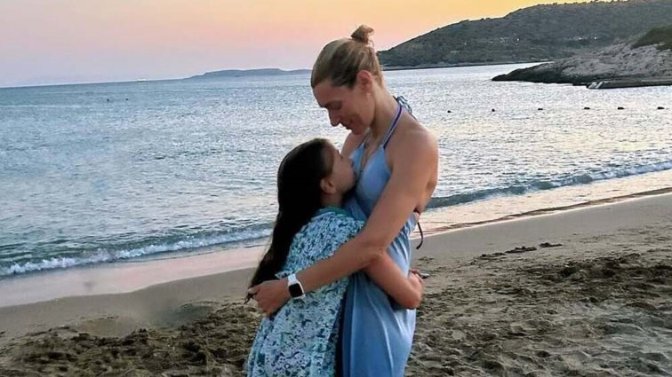 Συγκινεί η κόρη της Ζέτας Δούκα, Θάλεια - &quot;Μαμά, όποτε κοιτάς το κινητό σου, στεναχωριέσαι και απομονώνεσαι&quot;