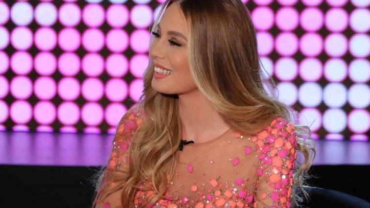 H Αντωνία Καλλιμούκου Στο ΟΛΑ: Η sexy εμφάνιση &amp; η σχέση με τον αδελφό της Μενεγάκη