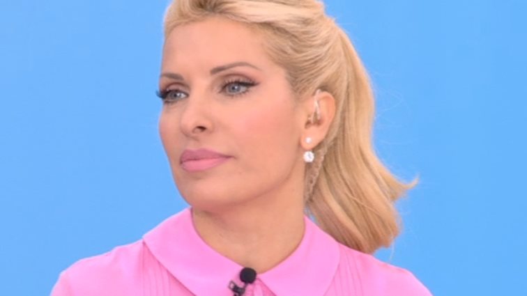 Ελένη Μενεγάκη: Το ξεκαρδιστικό στιγμιότυπο στον αέρα της εκπομπής της: Δείτε το video!