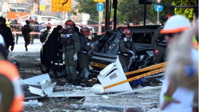 H πρώτη απάντηση του Ιράν μετά την αμερικανική επίθεση: Εκτόξευσε στο Ισραήλ δύο κύματα πυραύλων - Απειλεί ο Αραγτσί