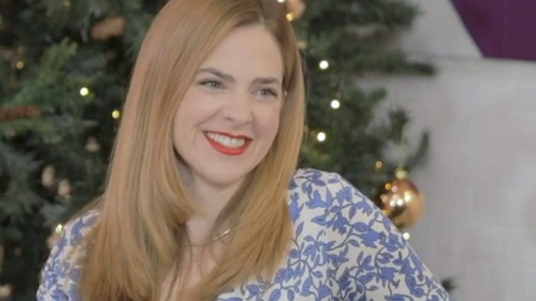 Ρένα Μόρφη: " Δεν ξέρω αν είναι και σωστό να βομβαρδίζεις τον άλλο με τόση προσωπική πληροφορία η οποία δεν τον ενδιαφέρει στ’ αλήθεια"