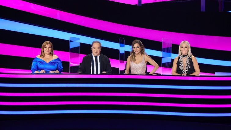 J2US
: Η έναρξη με τον Κοκλώνη, η... έφηβη Βανδή &amp; οι ευχές on camera στην Άσπα