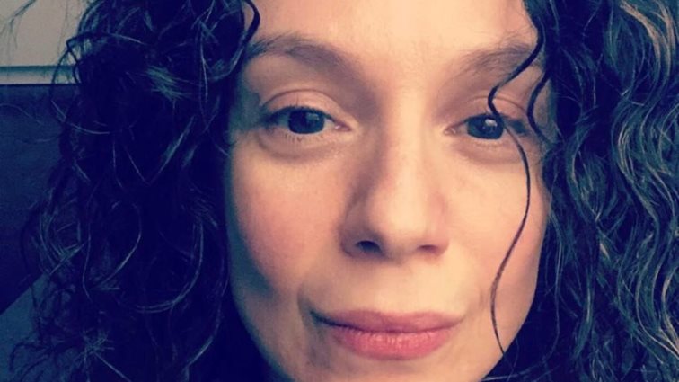 Η Πέγκυ Τρικαλιώτη ποζάρει με την Καρυοφυλλιά Καραμπέτη και τη Νατάσα Καλογρίδη 22 χρόνια πριν!