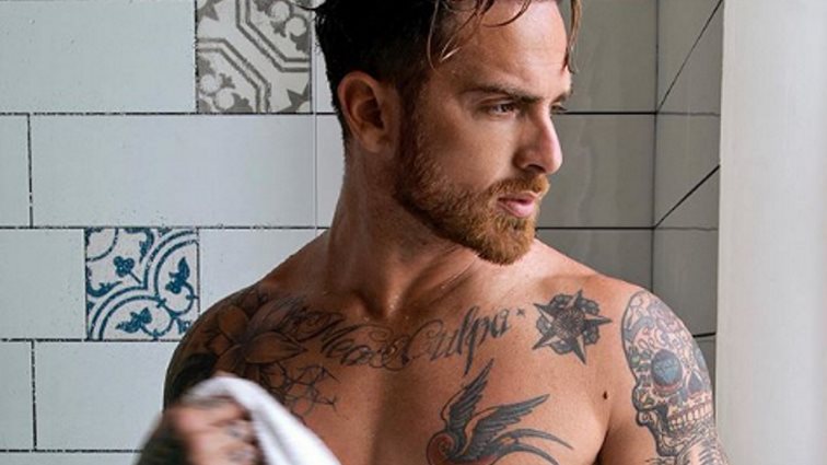 Δώρος Παναγίδης: Φωτογραφίζεται σχεδόν γυμνός &amp; μιλά για το παρασκήνιο του χωρισμού του με την Αθηνά