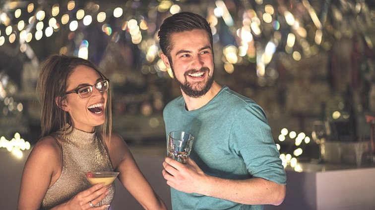 Να ρέει το αλκόολ: Επίσημο: Τα ζευγάρια που πίνουν μαζί, μένουν περισσότερο καιρό μαζί
