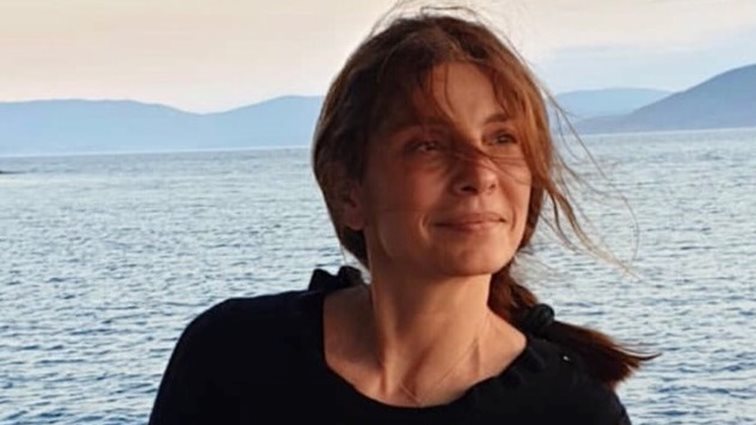 Πόπη Τσαπανίδου 
: Μας συστήνει τη μητέρα της