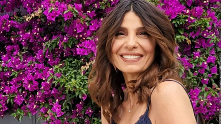 Η Πόπη Τσαπανίδου μας εύχεται &quot;Χριστός Ανέστη&quot; αγκαλιά με τον εγγονό της - Δείτε την ανάρτησή της