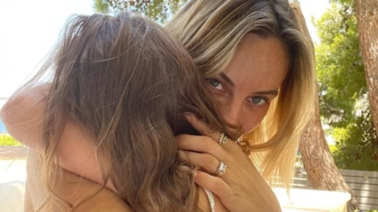 Η Ελεονώρα Μελέτη ποζάρει μαζί με την κόρη της και "λιώνει": "Κάθε χρόνο είναι όλα τόσο διαφορετικά"