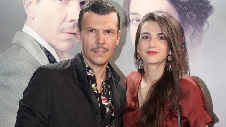 Ιωάννης Παπαζήσης και Αναστασία Παντούση ποζάρουν για πρώτη φορά μαζί μετά τις φήμες περί σχέσης