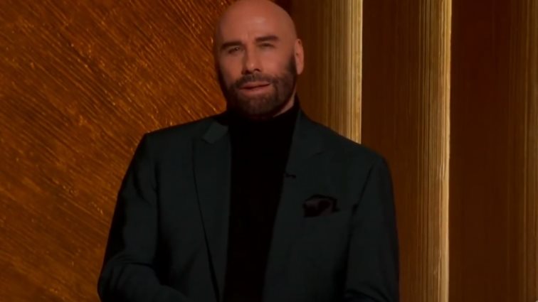 John Travolta | Με δάκρυα στα μάτια αποχαιρετά την Olivia Newton-John στη σκηνή των Oscars