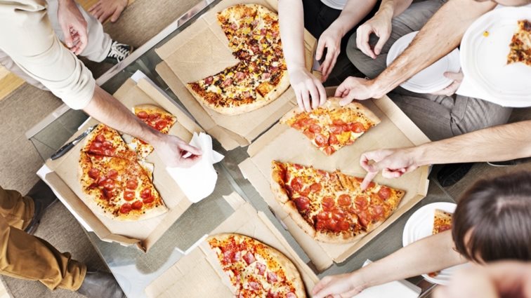 Κι αν το χάρτινο κουτί βλάπτει σοβαρά την υγεία της πίτσας;