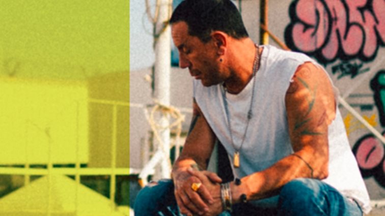 Γιώργος Μαζωνάκης | Κυκλοφόρησε το βίντεο κλιπ του νέου του τραγουδιού "Πνίγομαι (Δεν πνίγομαι)"