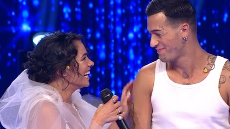 J2US | Κόνυ Μεταξά &amp; Τάσος Ξιαρχό: To «Κύμα» που έφερε δάκρυα στη σκηνή | Δείτε την εμφάνιση τους