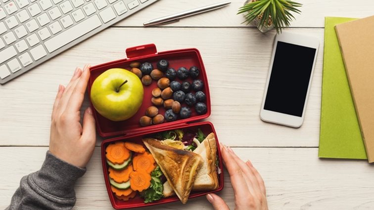 Τι να τρώω στη δουλειά; : Να τι να παίρνεις μαζί σου στο γραφείο αν κάνεις δίαιτα, αν θες ενέργεια ή κάτι ελαφρύ
