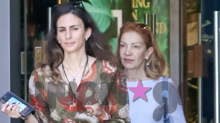 Πέμυ Ζούνη: Η σπάνια δημόσια εμφάνιση με την εντυπωσιακή κόρη της! Δείτε όλες τις φωτογραφίες