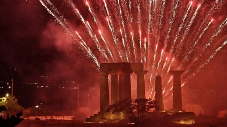 &quot;Χριστός Ανέστη&quot;: Με λαμπρότητα γιορτάστηκε η Ανάσταση σε κάθε άκρη της χώρας