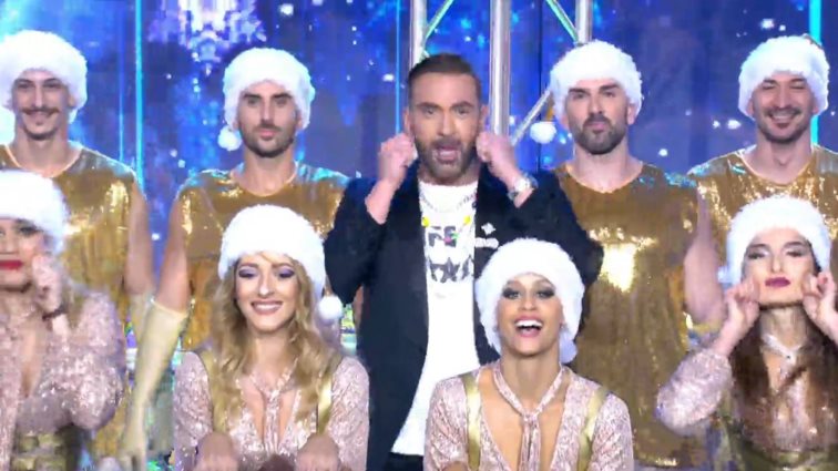 J2US | Το είπε και το έκανε ο Νίκος Κοκλώνης! Η χριστουγεννιάτικη έναρξη του ενδέκατου live