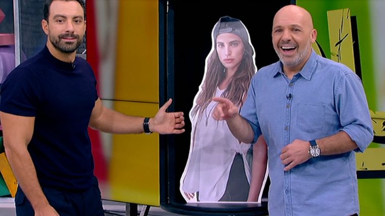 Video Of The Day: Ο Μουτσινάς προκαλεί τον Τανιμανίδη, παίζουν on air &amp; η Μπόμπα παρεμβαίνει στο «Καλό Μεσημεράκι»