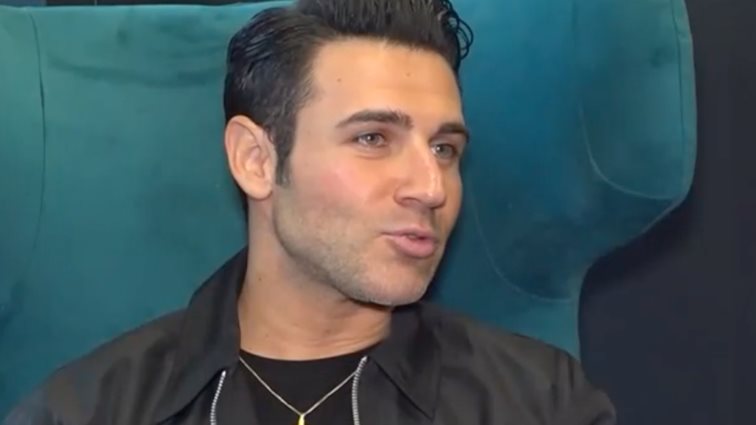 Πέτρος Ιακωβίδης: "Θα είχα γράψει σε 5 λεπτά τραγούδι για τον Νότη Σφακιανάκη"