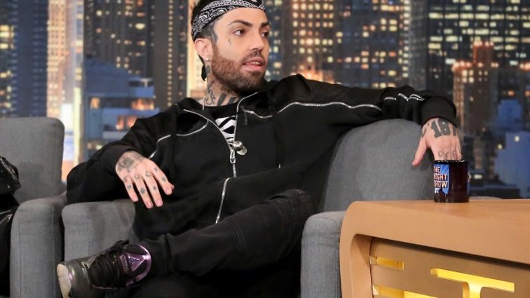 Tus: Καταπέλτης εναντίον του Sin Boy &amp; των νέων ράπερ!