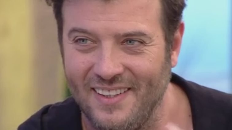 Ο Λάμπης Λιβιεράτος Στη Φωλιά Των Κούκου: «Άκουσα από το στόμα των παιδιών μου πράγματα που δεν περίμενα»