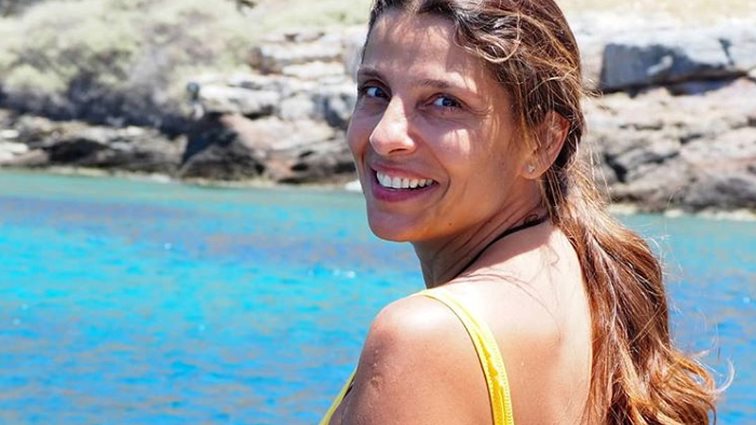 Πόπη Τσαπανίδου: Ποζάρει με μαγιό και χωρίς ίχνος μακιγιάζ!