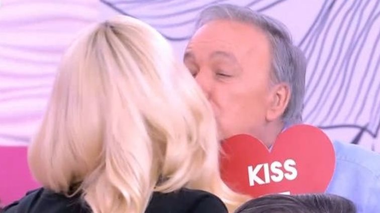 Το τρυφερό φιλί της Κατερίνας Καινούργιου στον Ανδρέα Μικρούτσικο ενόψει Αγίου Βαλεντίνου