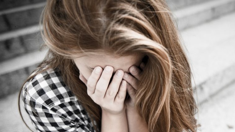 Πώς συνδέεται η κατάθλιψη με τους ανεμβολίαστους