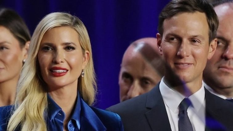 Το αμφιλεγόμενο look της Ιβάνκα Τραμπ μετά τη νίκη του πατέρα της: Το απίθανο βελούδινο κοστούμι σε απόχρωση που δίχασε