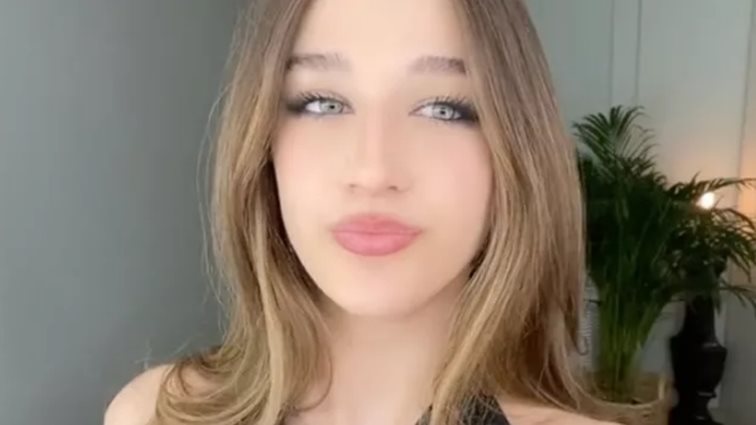 Η Αναστασία Ρουβά τραγουδάει στο TikTok και την παρομοιάζουν με διάσημο top model