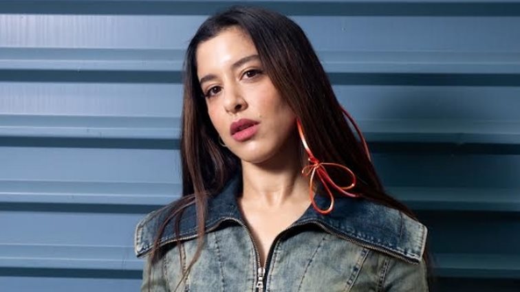 Το  "ZARI" της Μαρίνα Σάττι είναι το πρώτο τραγούδι με ελληνικό στίχο που μπήκε στα παγκόσμια charts!