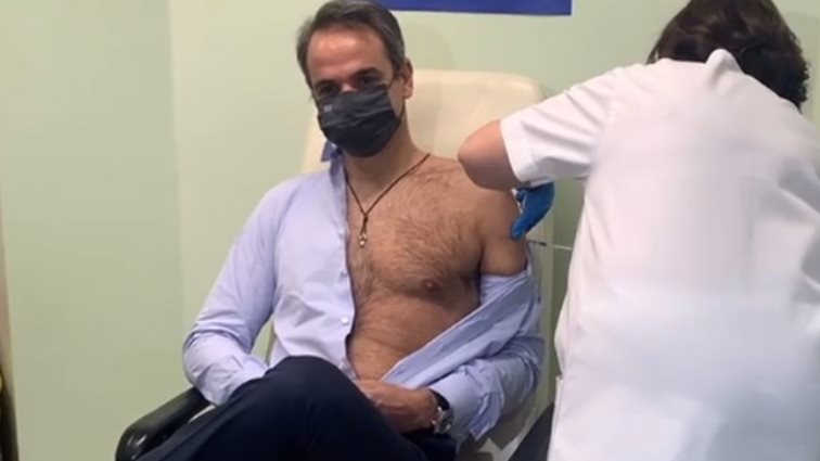 Η δεύτερη δόση του εμβολίου για τον Κυριάκο Μητσοτάκη