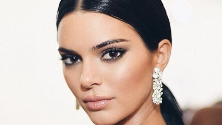 Η Kendall Jenner με νέα μαλλιά σε ξανθιά απόχρωση που αποπνέει αέρα από 90’s