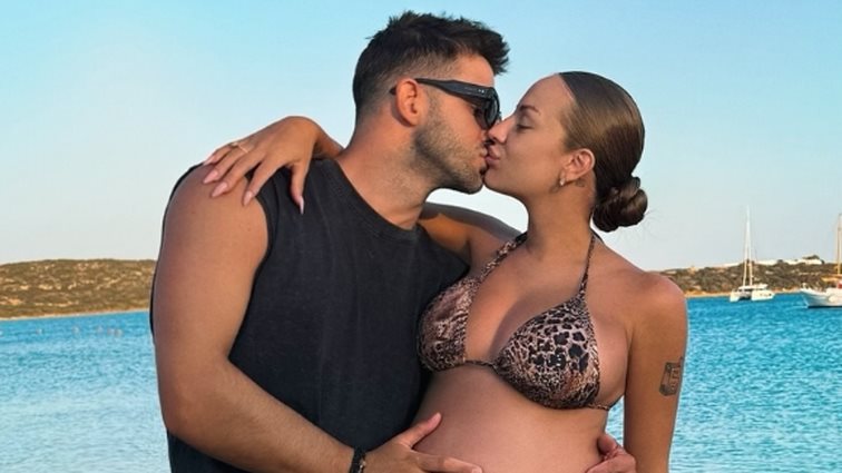 Το τρυφερό στιγμιότυπο της Ανδρομάχης με τον 5 ημερών γιο της