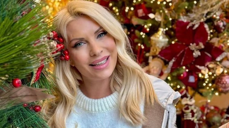 Η Ελένη Μενεγάκη με το χρώμα νυχιών που ζητούν όλες