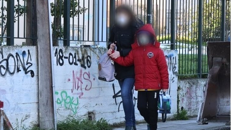 Αγία Παρασκευή: Η συμμορία ανηλίκων απειλεί και τους γονείς του 13χρονου- "Θα σου βάλω την berreta στο κεφάλι"